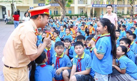 Cảnh sát đường thủy trang bị 