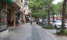 Vỉa hè Hà Nội thông thoáng, hộ kinh doanh mong sớm có cơ chế thuê