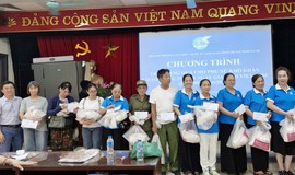 TRAO 30 SUẤT QUÀ CHO PHỤ NỮ KHÓ KHĂN TRÊN ĐỊA BÀN PHƯỜNG VĂN MIẾU - QUỐC TỬ GIÁM 