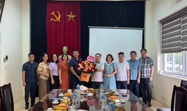 ĐOÀN LÃNH ĐẠO XÃ THANH TRÌ THĂM, CHÚC MỪNG TRUNG TÂM DỊCH VỤ TỔNG HỢP XÃ NHÂN KỶ NIỆM 101 NĂM NGÀY BÁO CHÍ CÁCH MẠNG VIỆT NAM