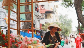 Hà Nội tái hiện chợ hoa Hàng Lược trăm năm tuổi tại phố cổ dịp xuân Bính Ngọ