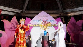 Cải lương ngân vang giữa phố đi bộ hồ Hoàn Kiếm