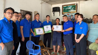Đoàn Thanh niên Trung tâm Phục vụ hành chính công thành phố Hà Nội hưởng ứng chương trình “Hỗ trợ bà con vùng lũ”