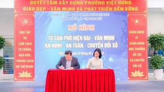 Chi nhánh Trung tâm Phục vụ hành chính công số 6 ký cam kết phối hợp triển khai mô hình Điểm hỗ trợ dịch vụ công số cộng đồng tại phường Việt Hưng