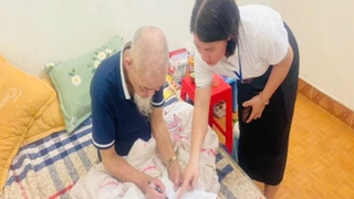 Chi nhánh 8 Điểm hỗ trợ dịch vụ công số Trung Giã: tận tâm phục vụ nhân dân