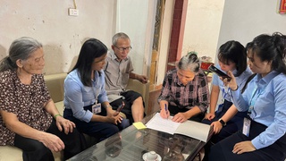 Hỗ trợ thủ tục ngoài giờ cho người dân yếu thế