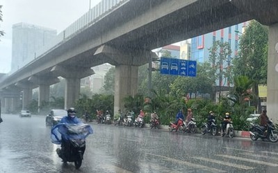 Kết thúc nắng nóng, Hà Nội chuyển sang mưa rào và dông