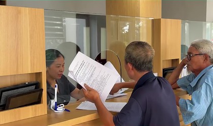 Người dân xã Gia Lâm phấn khởi trong ngày đầu vận hành chính quyền xã mới