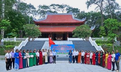 BCH ĐẢNG BỘ PHƯỜNG TỔ CHỨC DÂNG HƯƠNG TƯỞNG NIỆM CHỦ TỊCH HỒ CHÍ MINH TẠI KHU DI TÍCH LỊCH SỬ K9; TỔ CHỨC NGÀY HỘI 