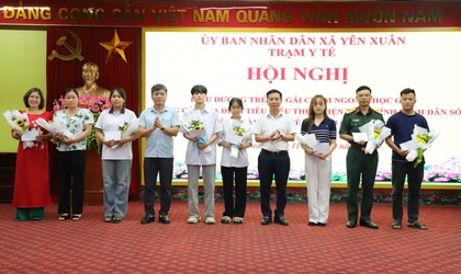 Hội nghị biểu dương trẻ em gái chăm ngoan, học giỏi trong các gia đình tiêu biểu thực hiện tốt chính sách dân số nhân ngày Quốc tế trẻ em gái 11/10