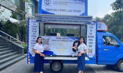 Xe Dịch vụ công lưu động đến xã Mỹ Đức: Người dân nộp hồ sơ hành chính ngay tại Nhà văn hoá thôn Đồi Dùng