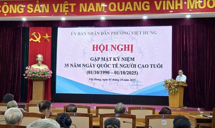 Phường Việt Hưng tổ chức Hội nghị gặp mặt kỷ niệm 35 năm Ngày Quốc tế Người cao tuổi và tổ chức thăm, tặng quà Người cao tuổi có hoàn cảnh khó khăn trên địa bàn phường