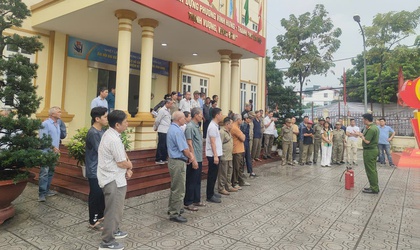 PHƯỜNG VĨNH HƯNG TẬP HUẤN NGHIỆP VỤ PHÒNG CHÁY, CHỮA CHÁY VÀ CỨU HỘ CỨU NẠN TRÊN ĐỊA BÀN