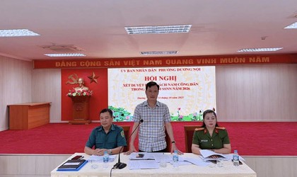 Hội đồng Nghĩa vụ quân sự phường Dương Nội xét duyệt nguồn công dân trong độ tuổi sẵn sàng nhập ngũ năm 2026