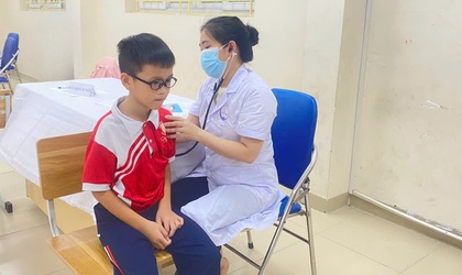 Phường Việt Hưng tổ chức khám, kiểm tra sức khỏe cho học sinh các trường trên địa bàn