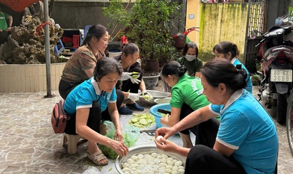 PHỤ NỮ PHƯỜNG HOÀNG MAI LAN TỎA YÊU THƯƠNG - CHUNG TAY NẤU CƠM TỪ THIỆN TẶNG BỆNH NHÂN KHÓ KHĂN
