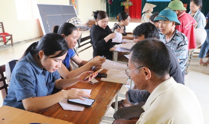 UBND xã Trần Phú: tăng cường thu thập dữ liệu đất đai, hướng dẫn cài đặt etax mobile và nộp thuế đất phi nông nghiệp bằng phương thức điện tử