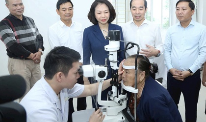 Xã Quang Minh khám, quản lý hồ sơ sức khỏe điện tử cho từng người dân
