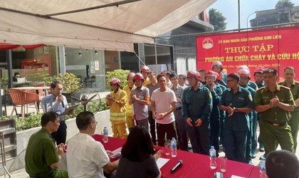 PHƯỜNG KIM LIÊN DIỄN TẬP PHƯƠNG ÁN CHỮA CHÁY, CỨU NẠN CỨU HỘ TẠI CHỢ A12 KHƯƠNG THƯỢNG