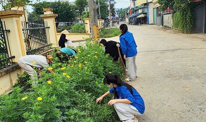 Xã Xuân mai ra quân tổng vệ sinh môi trường phòng, chống dịch sốt xuất huyết đợt 3