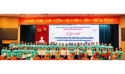 Phường Việt Hưng tổ chức gặp mặt 245 nữ cán bộ, công chức, viên chức, người lao động nhân Ngày Phụ nữ Việt Nam 20/10
