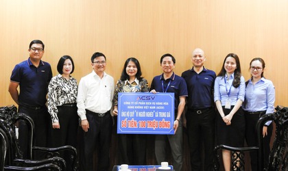 CÔNG TY ACSV ỦNG HỘ QUỸ “VÌ NGƯỜI NGHÈO” XÃ TRUNG GIÃ 100 TRIỆU ĐỒNG