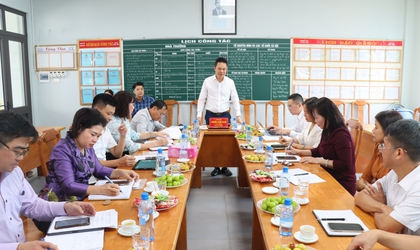 Thường trực Đảng uỷ xã làm việc với Trường THCS Trần Phú