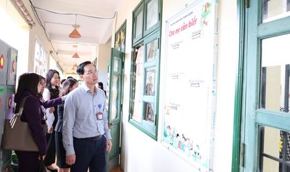 Thường trực Hội đồng nhân dân xã Phú Nghĩa tổ chức khảo sát cơ sở vật chất của một số trường học trên địa bàn xã