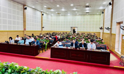 Phường Long Biên tổ chức Hội nghị khen thưởng các cá nhân có thành tích xuất sắc trong thực hiện nhiệm vụ trọng tâm quý III năm 2025.