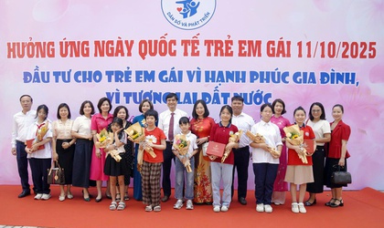 Phường Long Biên biểu dương trẻ em gái chăm ngoan học giỏi nhân Ngày Quốc tế Trẻ em gái 11/10