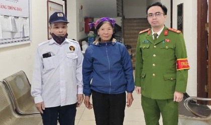 CÔNG AN PHƯỜNG KIM LIÊN KỊP THỜI GIÚP ĐỠ 2 NGƯỜI CAO TUỔI BỊ LẠC TẠI KHU VỰC BỆNH VIỆN BẠCH MAI