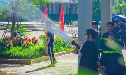 Quốc Oai: Tuyên truyền, trải nghiệm, thực hành kỹ năng phòng cháy chữa cháy và cứu nạn cứu hộ Quý II/2025 tại Trường THPT Phan Huy Chú