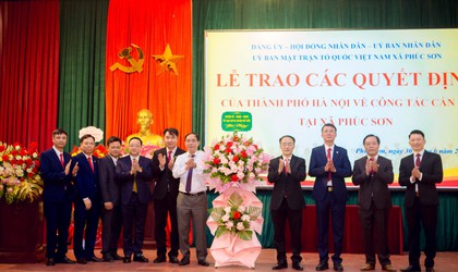 XÃ PHÚC SƠN LONG TRỌNG TỔ CHỨC LỄ CÔNG BỐ CÁC QUYẾT ĐỊNH CỦA THÀNH PHỐ HÀ NỘI VỀ CÔNG TÁC CÁN BỘ
