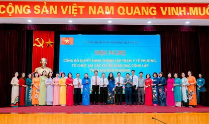 Phường Việt Hưng công bố các quyết định thành lập trạm y tế, tổ chức lại các cơ sở giáo dục công lập