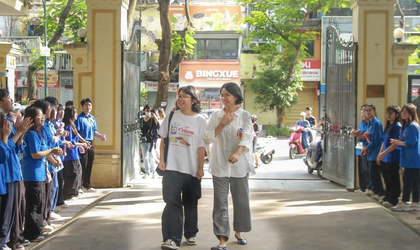 Chiều nay (10/7), học sinh bắt đầu làm thủ tục nhập học lớp 10
