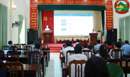 Đảng ủy xã Phú Cát tổ chức Hội nghị tập huấn sử dụng phần mềm Quản lý văn bản và điều hành Thành phố