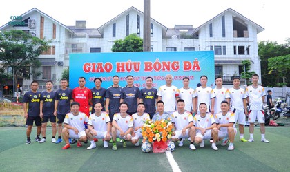 Giao hữu bóng đá giữa UBND phường với Công an phường nhân kỷ niệm 80 năm Ngày truyền thống lực lượng Công an nhân dân