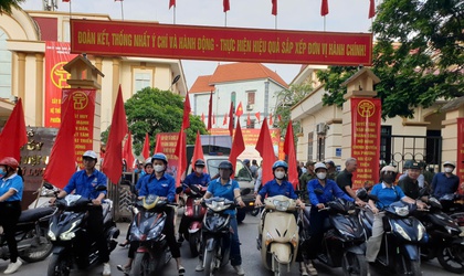 Phường Phú Lương tổ chức Lễ ra quân tuyên truyền hưởng ứng mô hình chính quyền địa phương hai cấp; đảm bảo trật tự đô thị, vệ sinh môi trường, trật tự an toàn giao thông