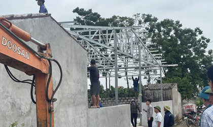 CHIỀU NGÀY 12/7/2025 XÃ PHÚC SƠN TIẾP TỤC RA QUÂN XỬ LÝ, THÁO DỠ CÁC CÔNG TRÌNH XÂY DỰNG TRÁI PHÉP TRÊN ĐẤT NÔNG NGHIỆP