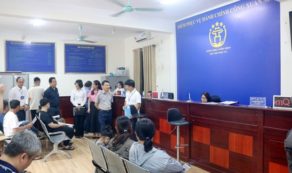 Lãnh đạo xã Xuân Mai kiểm tra, động viên đội ngũ cán bộ, công chức và người dân làm việc, giao dịch tại Điểm phục vụ hành chính công xã Xuân Mai