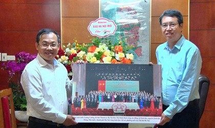Đoàn công tác Báo Hà Nội mới thăm, chúc mừng lãnh đạo xã Hoài Đức
