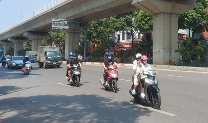 Hà Nội nắng nóng gay gắt, nhiệt độ cao nhất 37 độ C
