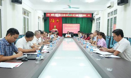 Phù Đổng thảo luận, góp ý vào Dự thảo báo cáo chính trị trình Đại hội Đảng bộ xã.