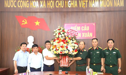 Trường Sĩ quan Lục quân 1 tổ chức khám bệnh, cấp thuốc, tặng quà cho đối tượng chính sách tại xã Yên Xuân ⭐️