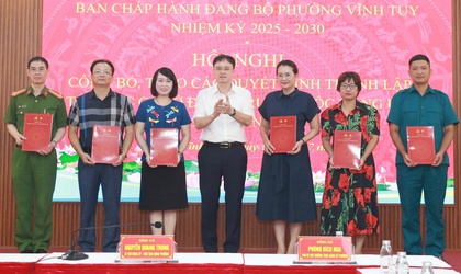 Đảng ủy Phường Vĩnh Tuy công bố quyết định thành lập tổ chức cơ sở Đảng