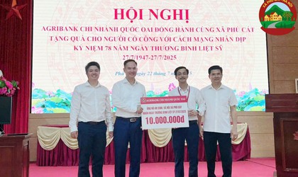 Agribank Chi nhánh Quốc Oai đồng hành cùng xã Phú Cát tri ân người có công với cách mạng