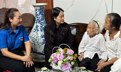 LÃNH ĐẠO PHƯỜNG BA ĐÌNH TỔ CHỨC THĂM HỎI, TẶNG QUÀ CÁC GIA ĐÌNH CHÍNH SÁCH NHÂN KỶ NIỆM 78 NĂM NGÀY THƯƠNG BINH - LIỆT SỸ (27/7/1947 – 27/7/2025)