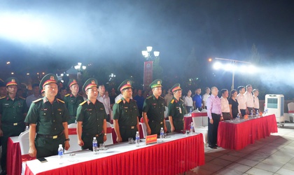 Phường Sơn Tây  thắp nến, dâng hương tri ân các anh hùng liệt sĩ dịp 27/7