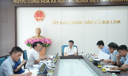 Đồng chí Chủ tịch UBND xã làm việc với Phòng Kinh tế xã về nhiệm vụ trọng tâm 6 tháng cuối năm 2025