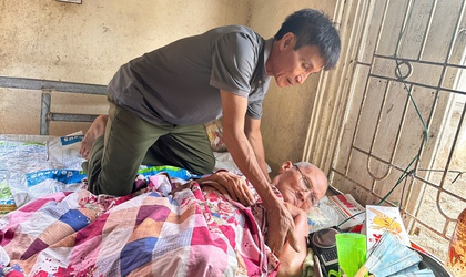 Tấm Gương Hiếu Thảo Giữa Đời Thường: 41 Năm Lặng Lẽ Chăm Cha Bại Liệt và mang Di Chứng Chiến Tranh